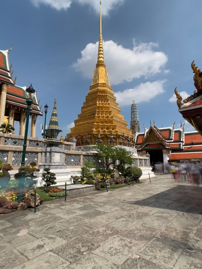 Wat Phra Si Rattana Satsadaram in Bangkok