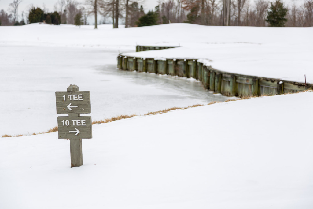 This sign at a golf course was taken with +2 exposure compensation to make the snow photo bright.
